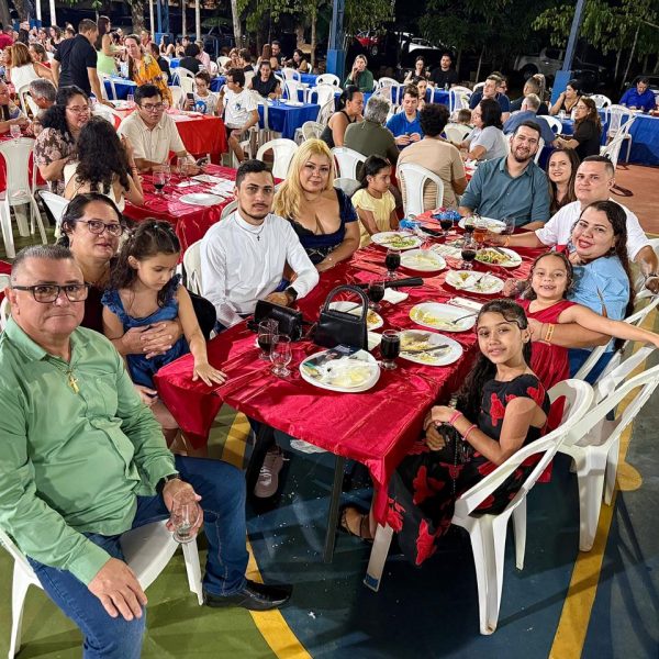 Jantar Dançante do Clube Amigos é Sucesso e Marca Noite de Reencontros